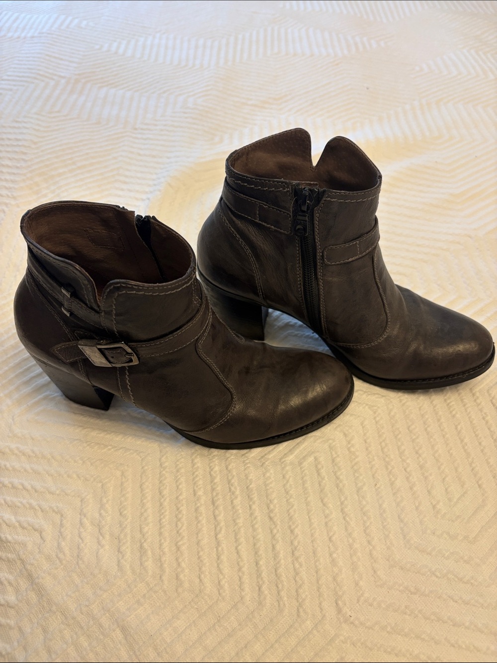Nero Giardini dark grey ankle boots
